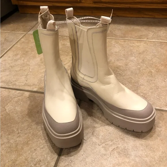 Sam Edelman Lulia Chelsea Boot - Picture 1 of 2